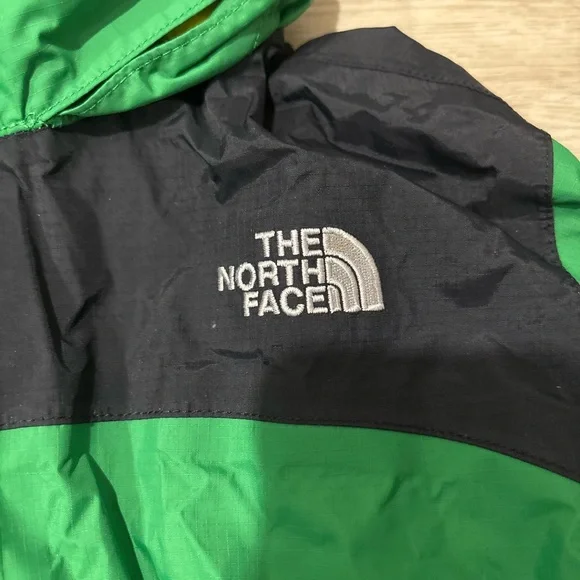 The North Face Boys L/G (14/16) Green & Black Windbreaker Jacket - Picture 3 of 3